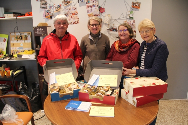 Remise des colis de Noël au local du Comité de quartier Pasteur