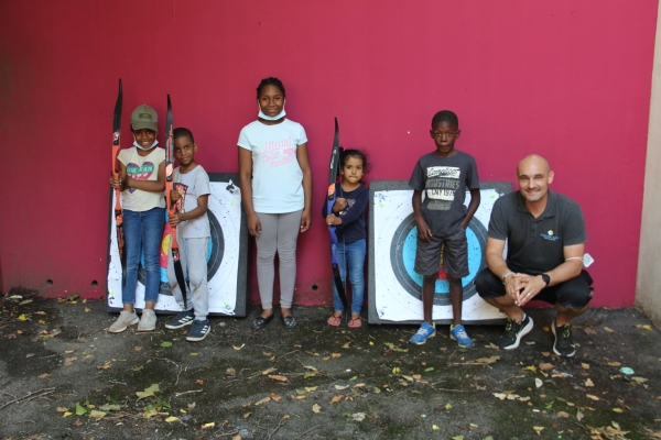 Des enfants des Aubépins initiés au tir à l'arc