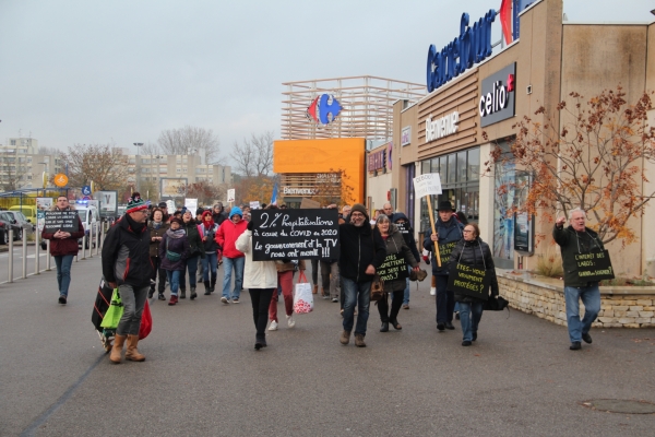 Une centaine d'opposants au pass sanitaire à Chalon Sud