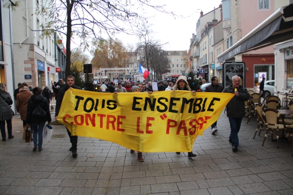 120 personnes à la manifestation anti-pass sanitaire à Chalon-sur-Saône