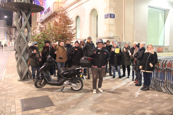 Vin chaud et agora  pour les opposants au pass sanitaire sur la Place de l'Hôtel de Ville 