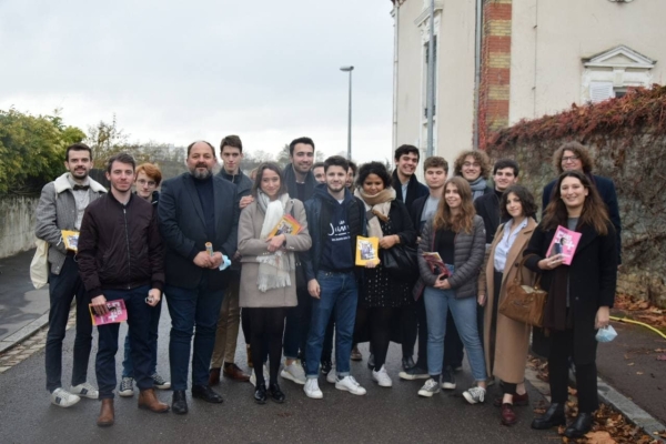 Les Jeunes avec Macron à la rencontre des habitants du quartier de Bellevue 