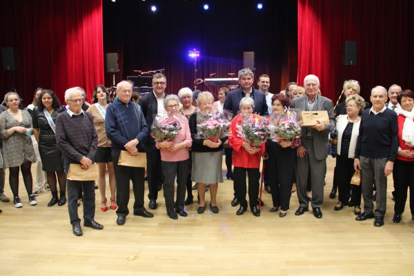 Plus de 200 personnes au repas des ainés des comités de quartier Saint-Jean-des-Vignes et Plateau Saint-Jean à la Salle Marcel Sembat