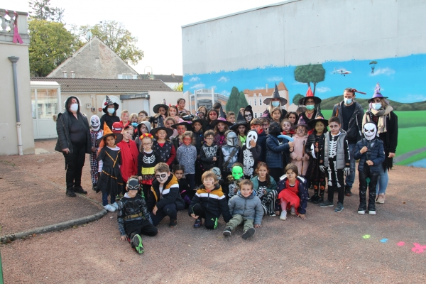 Les enfants du Centre d'Accueil Pluriel de Champforgeuil ont fait leur Halloween