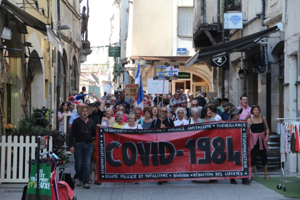 Plus de 200 personnes à nouveau dans les rues de Chalon-sur-Saône contre le pass sanitaire