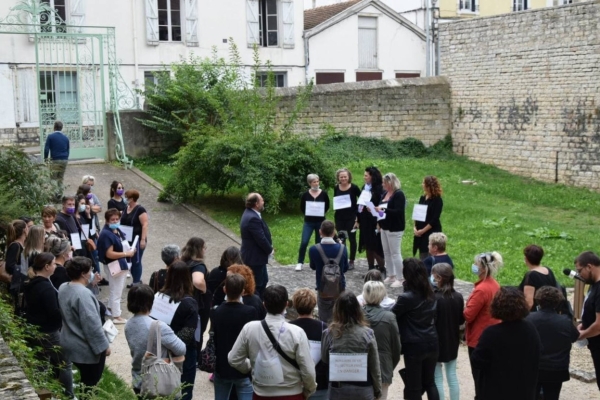 Raphaël Gauvain à la rencontre des aides à domicile 