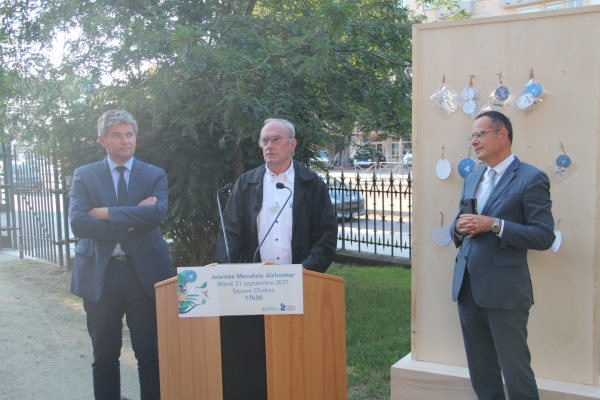 Journée mondiale Alzheimer: dévoilement de la plaque de l'arbre à souhaits au Square Chabas