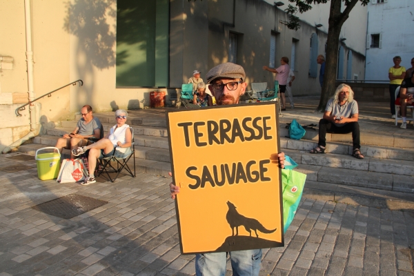 115 personnes rassemblées pour une nouvelle terrasse sauvage à Chalon-sur-Saône