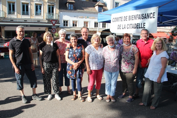 Le vide-greniers du Comité de bienfaisance de la Citadelle remporte un vif succès 