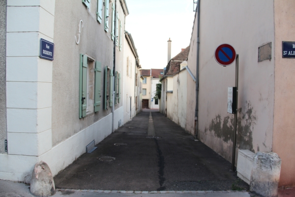 Où est la plaque de la rue Desserte? 