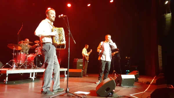 Le groupe Vinyl a enflammé ce dimanche la scène de la salle Marcel Sembat 