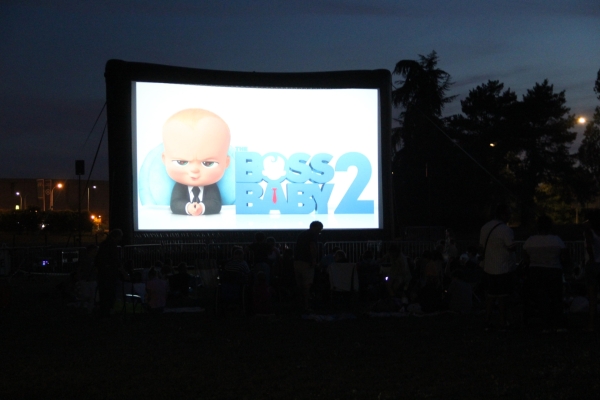 Ciné sous les étoiles 2022 : du monde pour «Baby Boss 2» aux Prés Saint-Jean