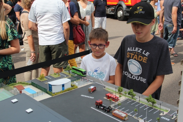 Il crée une maquette de la caserne des pompiers de Chalon-sur-Saône