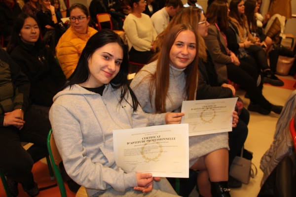 Remise de diplômes au lycée Saint-Charles- Site Le Devoir