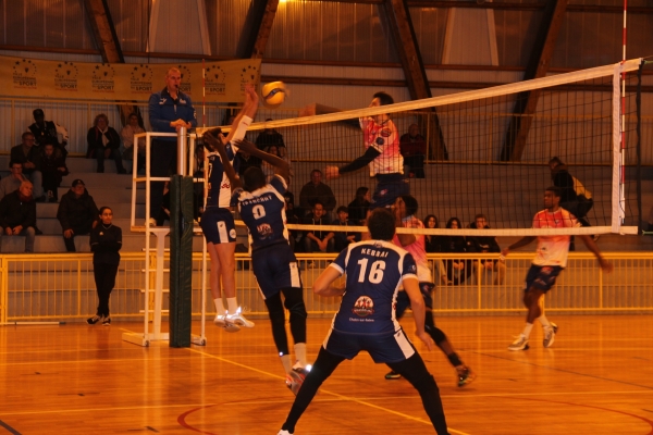 Volley-ball - Elite masculine (Poule B) : une défaite plus que frustrante pour le VBCC face à l'Inter Sport Saint-Pierre (2-3)