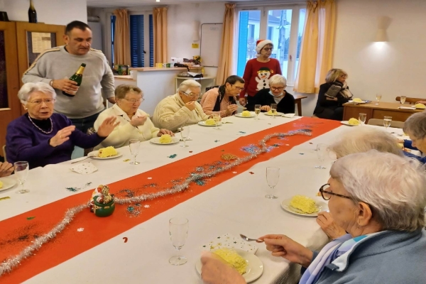 Distribution des colis de Noël du Comité de quartier du Clair-Logis