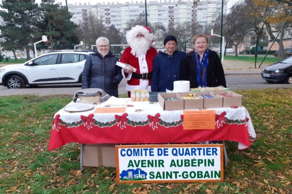 Décoration de l'arbre de Noël du quartier Laënnec