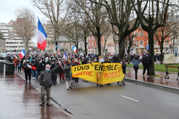 Regain de mobilisation contre le pass sanitaire et le projet de pass vaccinal ce samedi, avec près de 400 manifestants à Chalon-sur-Saône