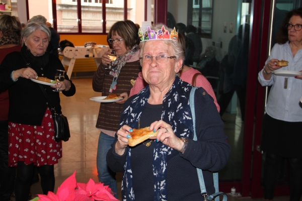 Le maire a débuté la tournée de la galette des Rois à la Maison des Séniors