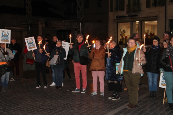 Manifestation contre le projet de loi immigration et pour les droits des sans-papiers