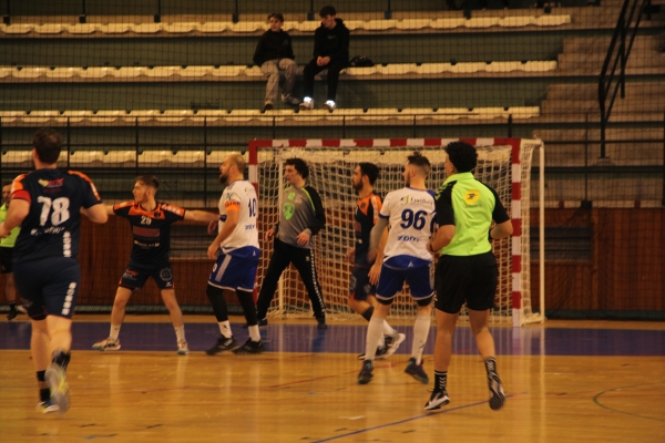 Handball. Nationale 3 Masculine - Poule 6 : l'ASHBCC est venu à bout de l'HBC Franois dans un match à cent à l'heure (29-24)