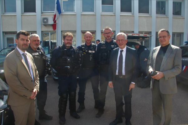 Réforme des retraites ; En visite au commissariat de Chalon-sur-Saône, le préfet réaffirme son total soutien aux forces de l'ordre