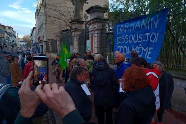 Nouveau rassemblement contre les «violences policières» devant la sous-préfecture de Chalon-sur-Saône