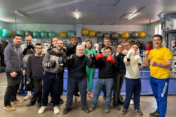 11 handiboxeurs du Ring Olympique Chalonnais en partance pour le 13ème Challenge national handiboxe Gilbert Joie