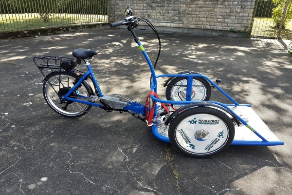 Nouveau: vélo plate-forme pour fauteuils roulants aux Papillons Blancs