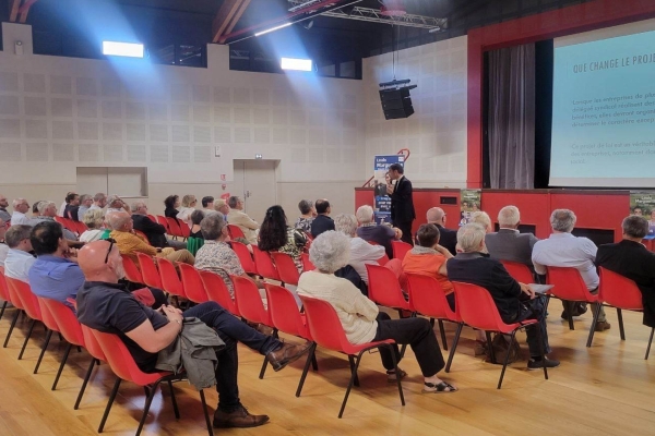 Le député Louis Margueritte en réunion publique à l’Espace George Brassens