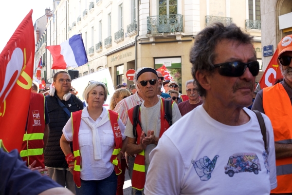 «Contre l’austérité», 500 personnes dans la rue à Chalon-sur-Saône