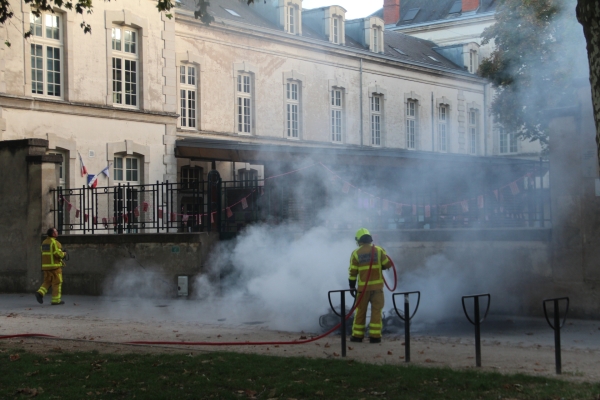 Incendie Place du Collège : un scooter à l'origine du départ de feu