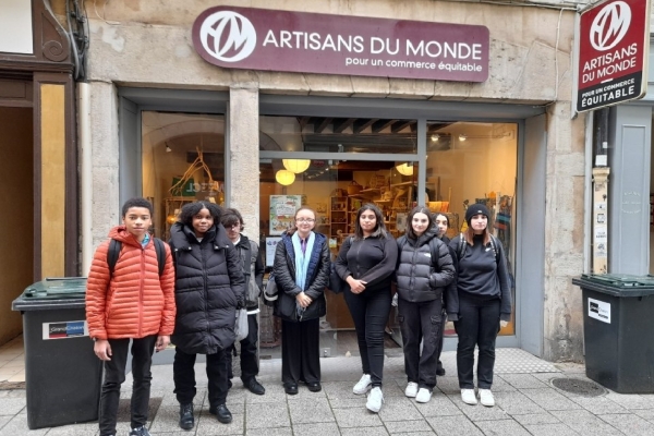 Opération «Marché de Noël» pour les lycéens d'Émiland Gauthey