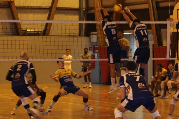 Volley-ball - Elite masculine (Poule B) : Épinal remporte la victoire au tie-break face au leader du VBCC (2-3)