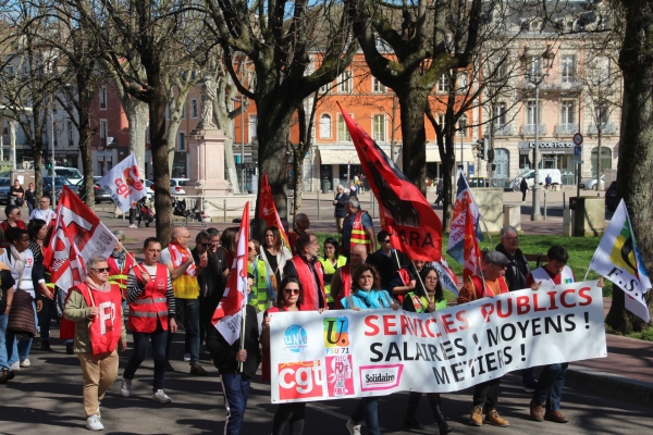 Grève dans la fonction publique : 200 personnes dans les rues de Chalon-sur-Saône pour de meilleures conditions salariales