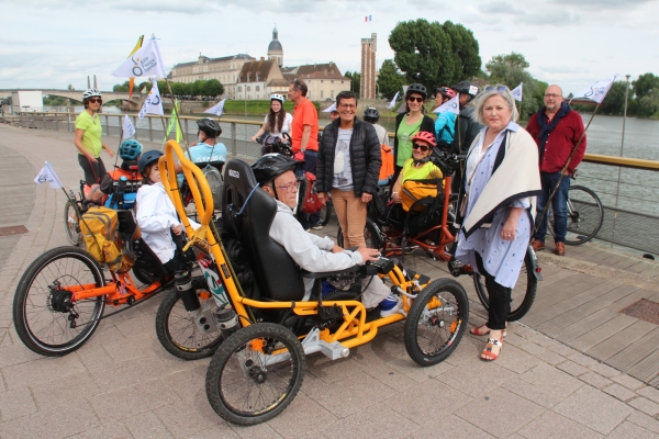 En situation de handicap, ils partent en voyage à vélo