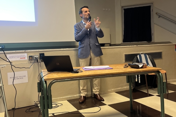 Didier Gros décrypte les nouveaux équilibres du monde à la Maison des Syndicats de Chalon-sur-Saône