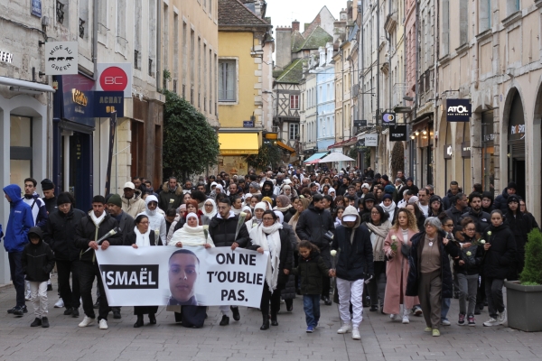À Chalon-sur-Saône, une marche blanche de paix et de recueillement pour Ismaël Aali