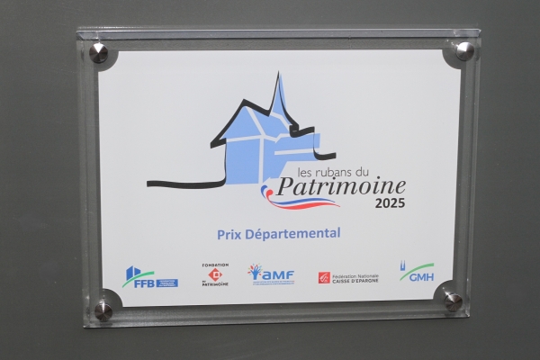 Même les murs du Carmel ont leur médaille