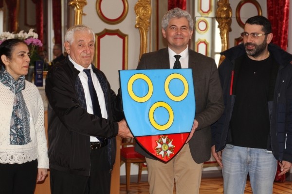 Un blason offert à la Ville, symbole d'amitié et de reconnaissance