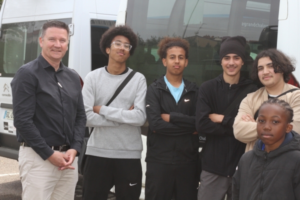 Un après-midi citoyen et convivial à la STAC avec les jeunes footballeurs chalonnais