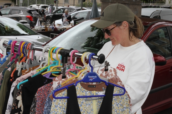 Beau succès pour le vide-grenier de la Place de Beaune