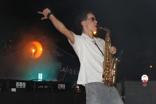 Liam NRD embrase la Place de Beaune lors de la Fête de la musique à Chalon-sur-Saône