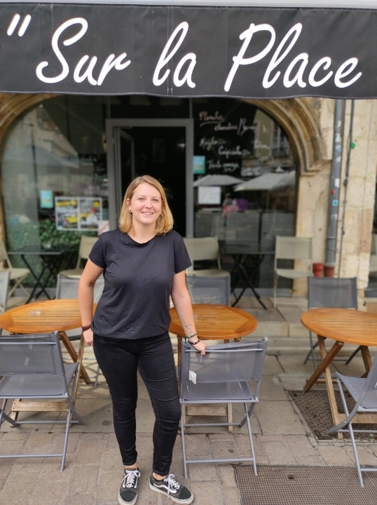 14 années à travailler au café ‘Sur la place’ et la Meuh ne s’arrête pas là