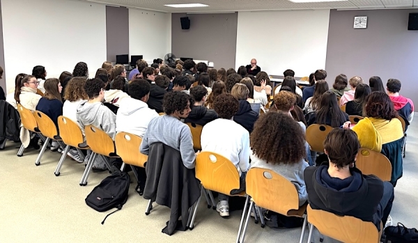 « Ce que j’ai vu à Auschwitz, Les Cahiers d’Alter », présentés par Roger Fajnzylberg au lycée Hilaire de Chardonnet