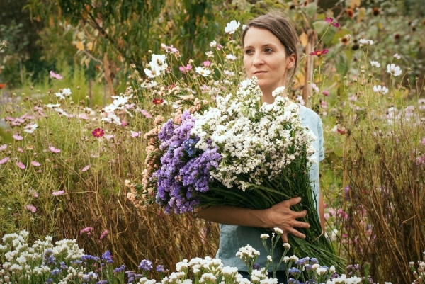 Anne-Laure LADERRIERE : la dame aux fleurs