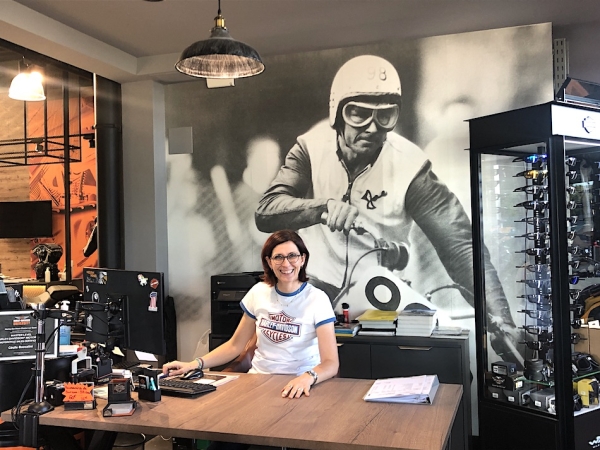 Cécile, une femme plongée dans le monde Harley-Davidson Chalon