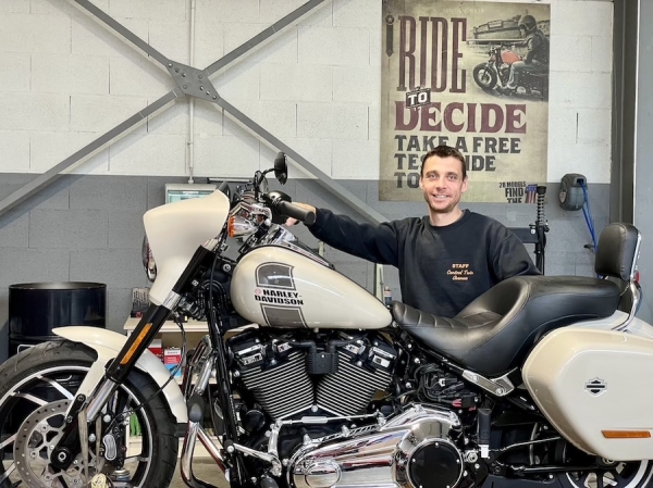 Chez Harley-Davidson Chalon, Fred est le plus ancien “mécano”