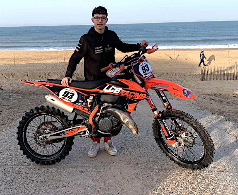 HARLEY-DAVIDSON CHALON félicite son jeune apprenti, Thibaud