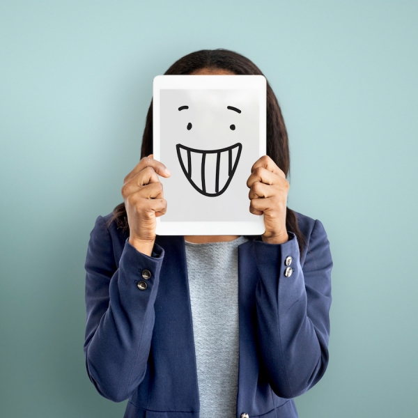 Le sourire des Français : geste spontané ou contrainte ?